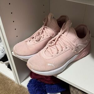 Puma Women's Soft Pink Sneakers